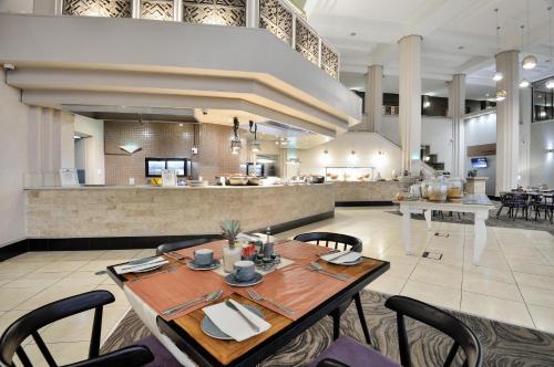 Restaurant, Windhoek Country Club Resort in Windhoek Restaurant, Windhoek Country Club Resort in Windhoek