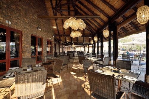 餐廳, 巴庫蓬布什旅館 (Bakubung Bush Lodge) in 匹蘭斯堡 餐廳, 巴庫蓬布什旅館 (Bakubung Bush Lodge) in 匹蘭斯堡