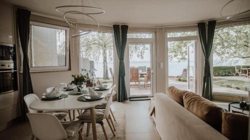 TóPartiHáz (ToPartiHaz) in Balatonszárszó TóPartiHáz (ToPartiHaz) in Balatonszárszó