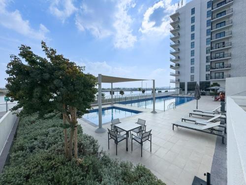 Luxury Retreat 1BDR Apartment in Yas Island Premium Location with Pool and Gym in Al Raha Beach Luxury Retreat 1BDR Apartment in Yas Island Premium Location with Pool and Gym in Al Raha Beach