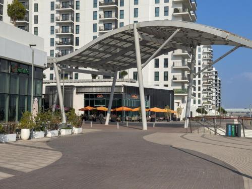 Luxury Retreat 1BDR Apartment in Yas Island Premium Location with Pool and Gym in Al Raha Beach Luxury Retreat 1BDR Apartment in Yas Island Premium Location with Pool and Gym in Al Raha Beach