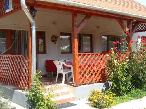Rózsakert Apartman (Rozsakert Apartman) in โปรอสซโล่ Rózsakert Apartman (Rozsakert Apartman) in โปรอสซโล่