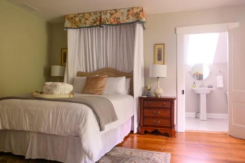 Rose Hill Inn in Versailles (KY) Rose Hill Inn in Versailles (KY)