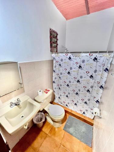Bathroom, Donde Rafa in Maracay Bathroom, Donde Rafa in Maracay
