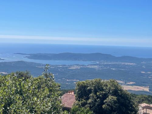 Maison de charme avec vue imprenable sur le golfe de Porto-Vecchio in Levie Maison de charme avec vue imprenable sur le golfe de Porto-Vecchio in Levie