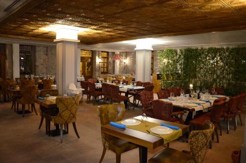 Restaurant, Orchis Buti̇k Hotel in Ayvalik Restaurant, Orchis Buti̇k Hotel in Ayvalik