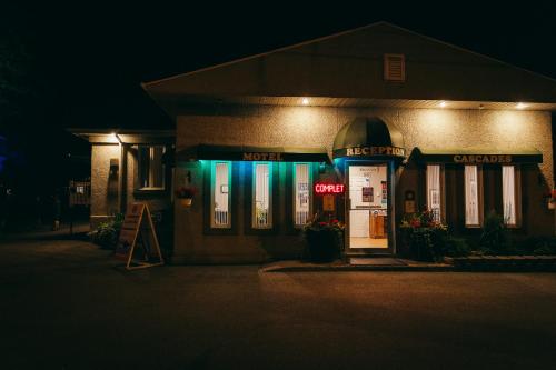 戴斯卡斯卡德斯汽車旅館 (Motel Des Cascades) in 聖保羅灣 (QC) 戴斯卡斯卡德斯汽車旅館 (Motel Des Cascades) in 聖保羅灣 (QC)
