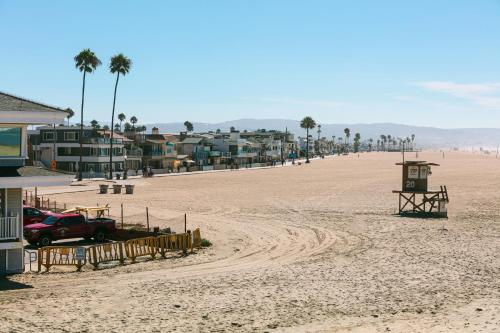 Pantai, Hotel Solarena in Newport Beach (CA) Pantai, Hotel Solarena in Newport Beach (CA)