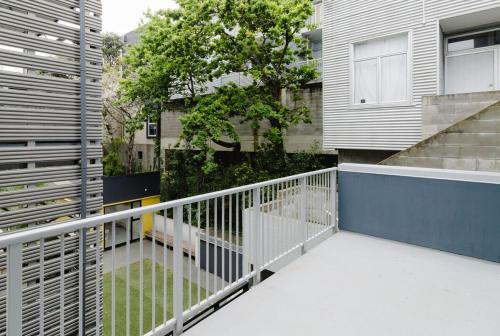 Spacious 3BR Retreat on City Fringe w Free Parking in นิวทาวน์ Spacious 3BR Retreat on City Fringe w Free Parking in นิวทาวน์