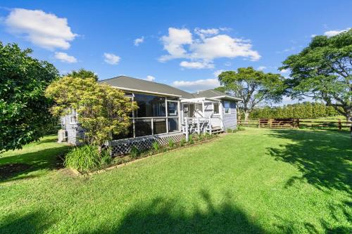 Exterior view, Bell Cottage - Oakura Holiday Home in Kaitake Exterior view, Bell Cottage - Oakura Holiday Home in Kaitake