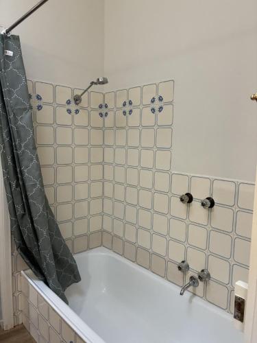 Fürdőszoba, Creek Cottage in Walhalla Fürdőszoba, Creek Cottage in Walhalla