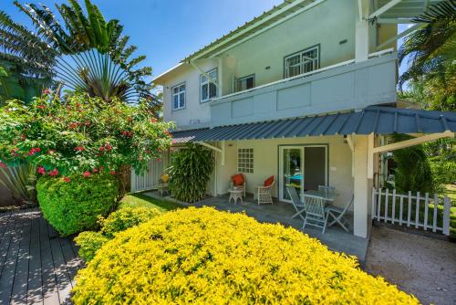 Aussicht, Spacious studio with balcony, shared pool and garden in Pointe aux Cannoniers Aussicht, Spacious studio with balcony, shared pool and garden in Pointe aux Cannoniers