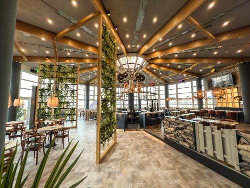 בר/טרקלין, Morada Resort Kuhlungsborn in אוסטסיבאד קוחלונגסבורן בר/טרקלין, Morada Resort Kuhlungsborn in אוסטסיבאד קוחלונגסבורן