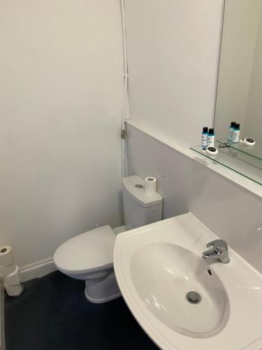 Fürdőszoba, The Kings Head in Cheddar Fürdőszoba, The Kings Head in Cheddar