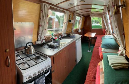 Facilities, Stone - Boat - Sleeps 4 - Pet Friendly - 85ws in Stone Facilities, Stone - Boat - Sleeps 4 - Pet Friendly - 85ws in Stone