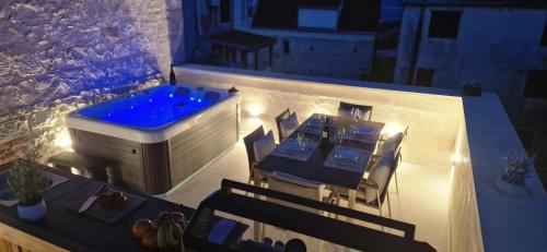 المرافق, VIU2 Castle in Kastela المرافق, VIU2 Castle in Kastela