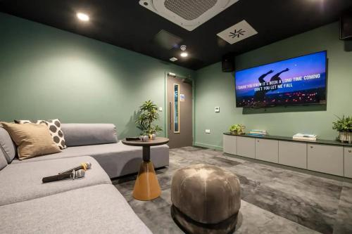 Shared lounge/TV area, For Students Only Mezzino Huxley Studios in Edinburgh in Duddingston Shared lounge/TV area, For Students Only Mezzino Huxley Studios in Edinburgh in Duddingston