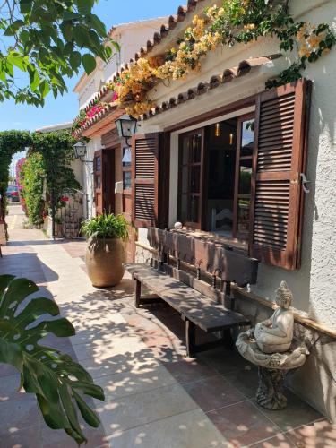 Hostal Mi Campana in Les Bovetes Beach Hostal Mi Campana in Les Bovetes Beach