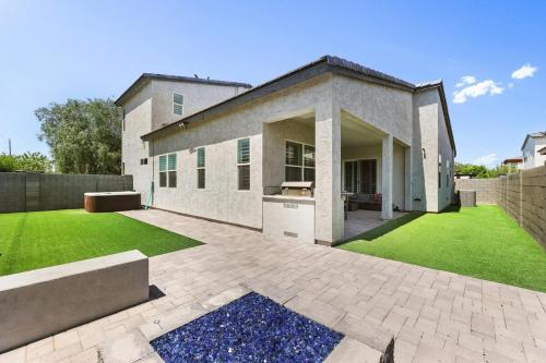 Goodyear Getaway W Hot Tub and 6 min from Ball Park! in 古德伊爾 Goodyear Getaway W Hot Tub and 6 min from Ball Park! in 古德伊爾