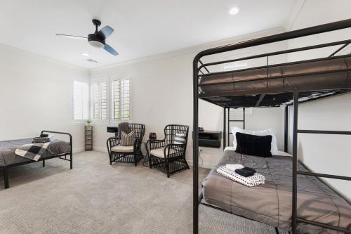 Goodyear Getaway W Hot Tub and 6 min from Ball Park! in 古德伊爾 Goodyear Getaway W Hot Tub and 6 min from Ball Park! in 古德伊爾