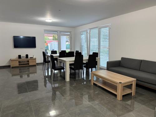 Shared lounge/TV area, LG Apartman Siofok in Siofok Shared lounge/TV area, LG Apartman Siofok in Siofok