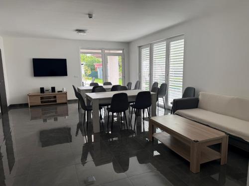 Shared lounge/TV area, LG Apartman Siofok in Siofok Shared lounge/TV area, LG Apartman Siofok in Siofok