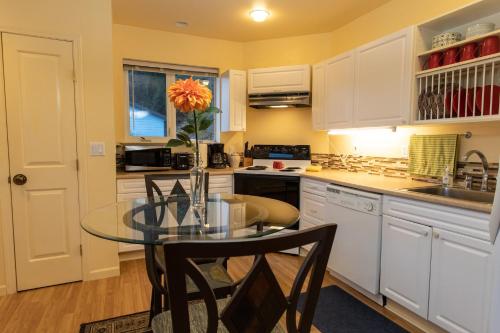 Kelli Creek Cottage - REDUCED PRICE ON TOURS in 朱諾 Kelli Creek Cottage - REDUCED PRICE ON TOURS in 朱諾
