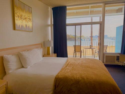 Foghorn Harbor Inn in Marina Del Rey Foghorn Harbor Inn in Marina Del Rey