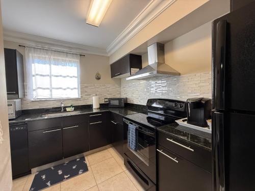 Beach Aqualina Apartments in Lauderdale-by-the-Sea Beach Aqualina Apartments in Lauderdale-by-the-Sea