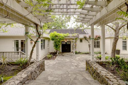 Private, Spacious Home in Wine Country with Perks! in Yountville Private, Spacious Home in Wine Country with Perks! in Yountville