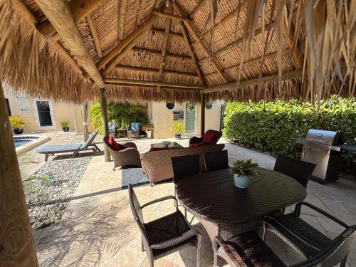 Beach Aqualina Apartments in Lauderdale-by-the-Sea Beach Aqualina Apartments in Lauderdale-by-the-Sea