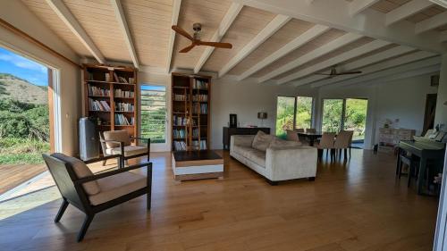 Instalaciones recreativas, Peaceful house in nature, with views of rolling hills in Bourail Instalaciones recreativas, Peaceful house in nature, with views of rolling hills in Bourail