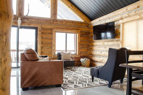 Ranch Life Reimagined, Cattle Drives to Chic Cabin in Mancos (CO) Ranch Life Reimagined, Cattle Drives to Chic Cabin in Mancos (CO)