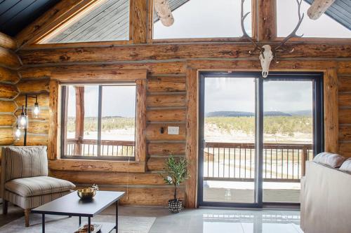 Kilátás, Ranch Life Reimagined, Cattle Drives to Chic Cabin in Mancos (CO) Kilátás, Ranch Life Reimagined, Cattle Drives to Chic Cabin in Mancos (CO)