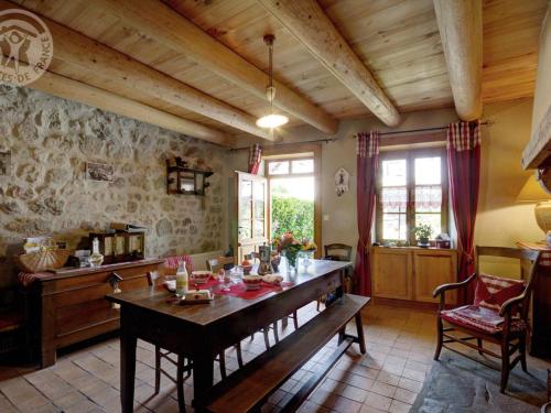 Maison en pierres, restauree, 2 chambres, village pittoresque, proche nature, charges incluses, anim in Charbonnieres-les-Bains Maison en pierres, restauree, 2 chambres, village pittoresque, proche nature, charges incluses, anim in Charbonnieres-les-Bains