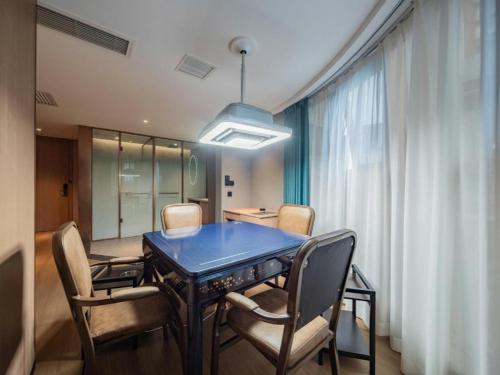 James Joyce Coffetel Xi'an Laochenggen Hongmiaopo Metro Station in Hong Miao Po James Joyce Coffetel Xi'an Laochenggen Hongmiaopo Metro Station in Hong Miao Po