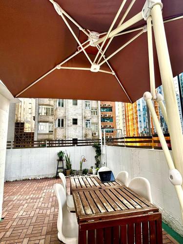 Cozy Bachelor In PmQ with Rooftop in Central District Cozy Bachelor In PmQ with Rooftop in Central District