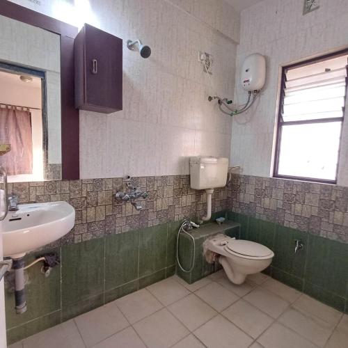 Modern Penthouse in Nature's Lap - Family Only in Parijat Nagar Modern Penthouse in Nature's Lap - Family Only in Parijat Nagar