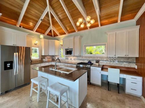 All About the View - Perfect Pool Villa close to Maho Bay & VI NAT PARK in Central All About the View - Perfect Pool Villa close to Maho Bay & VI NAT PARK in Central