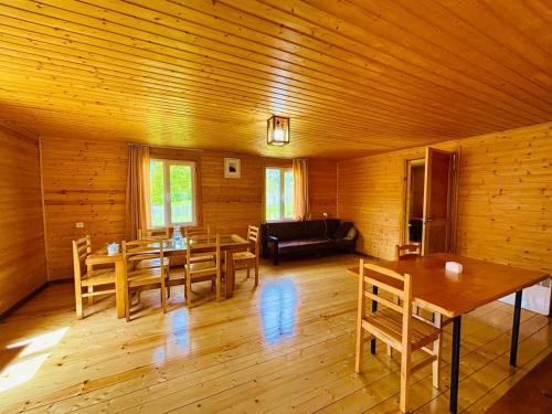 Ruoka ja Juomat, Cottages SHIKHRA - კოტეჯები შიხრა in Mazeri Ruoka ja Juomat, Cottages SHIKHRA - კოტეჯები შიხრა in Mazeri