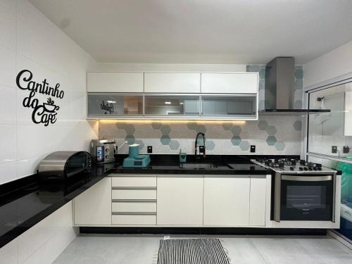 Kitchen, Apartamento em condominio frente pra praia in Asturias Kitchen, Apartamento em condominio frente pra praia in Asturias