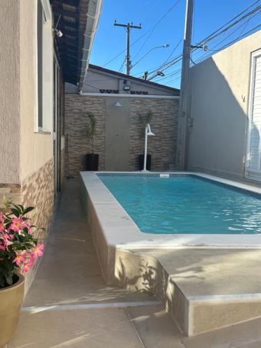 مسبح, Casa em Cabo Frio - piscina e churrasqueira, 02 quartos in Parque Burle مسبح, Casa em Cabo Frio - piscina e churrasqueira, 02 quartos in Parque Burle