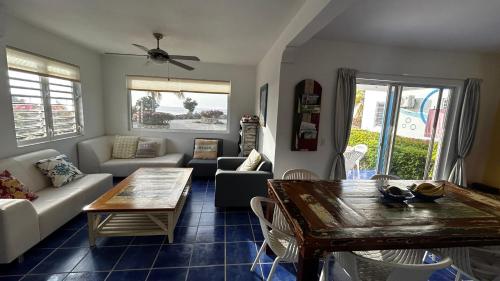 מתקני המלון, Marazul Dive Resort. 3 Bedroom Seafront House. Dive, Snorkel, enjoy amazing sunsets in ווסטפונט מתקני המלון, Marazul Dive Resort. 3 Bedroom Seafront House. Dive, Snorkel, enjoy amazing sunsets in ווסטפונט