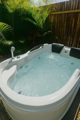 Hot tub, Green Paradise Resort & Villa in Ban Sai Thai Hot tub, Green Paradise Resort & Villa in Ban Sai Thai