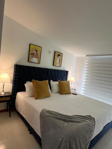 Amplia y comoda 4 hab 6 camas doble parqueo in Poblado Amplia y comoda 4 hab 6 camas doble parqueo in Poblado