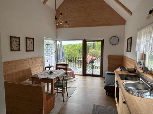 Konyha, Modernes Kellerstöckl im Südburgenland (Modernes Kellerstockl im Sudburgenland) in Németújvár Konyha, Modernes Kellerstöckl im Südburgenland (Modernes Kellerstockl im Sudburgenland) in Németújvár