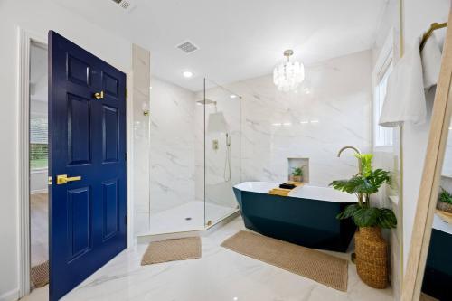 Facilities, Boho Luxury| EV charger| Fenced Yard | King Beds in Collier Heights Facilities, Boho Luxury| EV charger| Fenced Yard | King Beds in Collier Heights