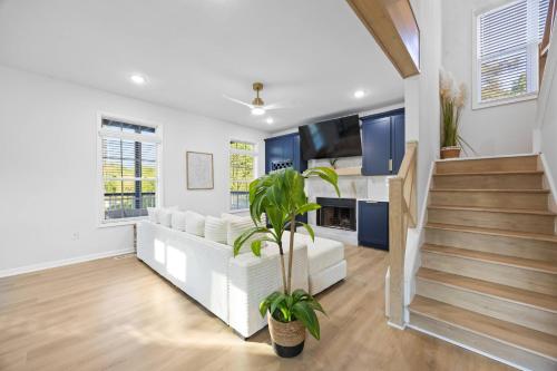 Garden, Boho Luxury| EV charger| Fenced Yard | King Beds in Collier Heights Garden, Boho Luxury| EV charger| Fenced Yard | King Beds in Collier Heights