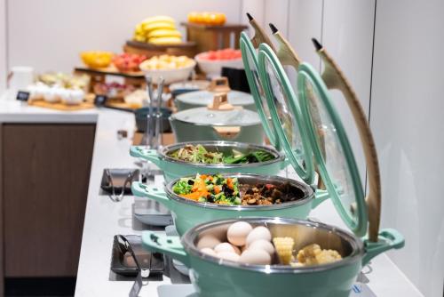 Food and beverages, Atour X Hotel Shanghai the Bund East Nanjing Road Metro Station in The Bund and North Bund Food and beverages, Atour X Hotel Shanghai the Bund East Nanjing Road Metro Station in The Bund and North Bund