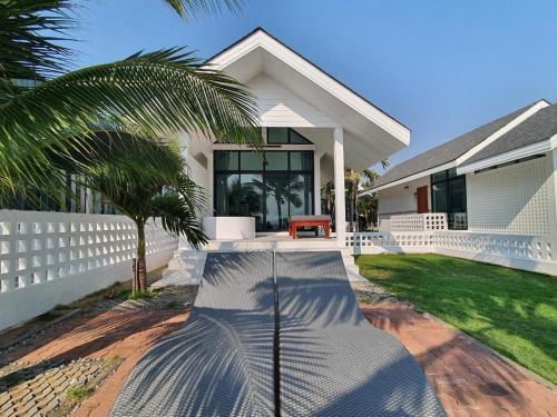 Rattana Pura Beach Resort in Leam Sadej Beach Rattana Pura Beach Resort in Leam Sadej Beach